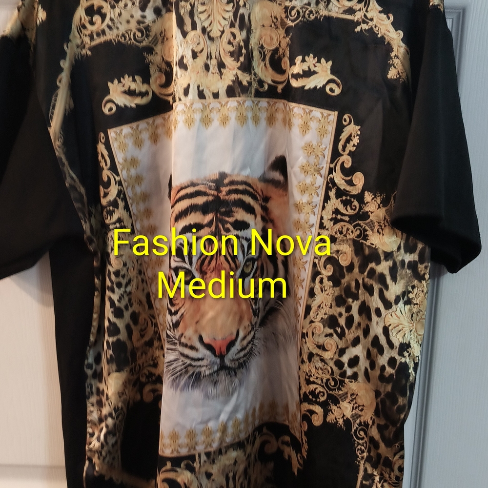Fashion Nova Black and Gold Tiger Print Men's Tee